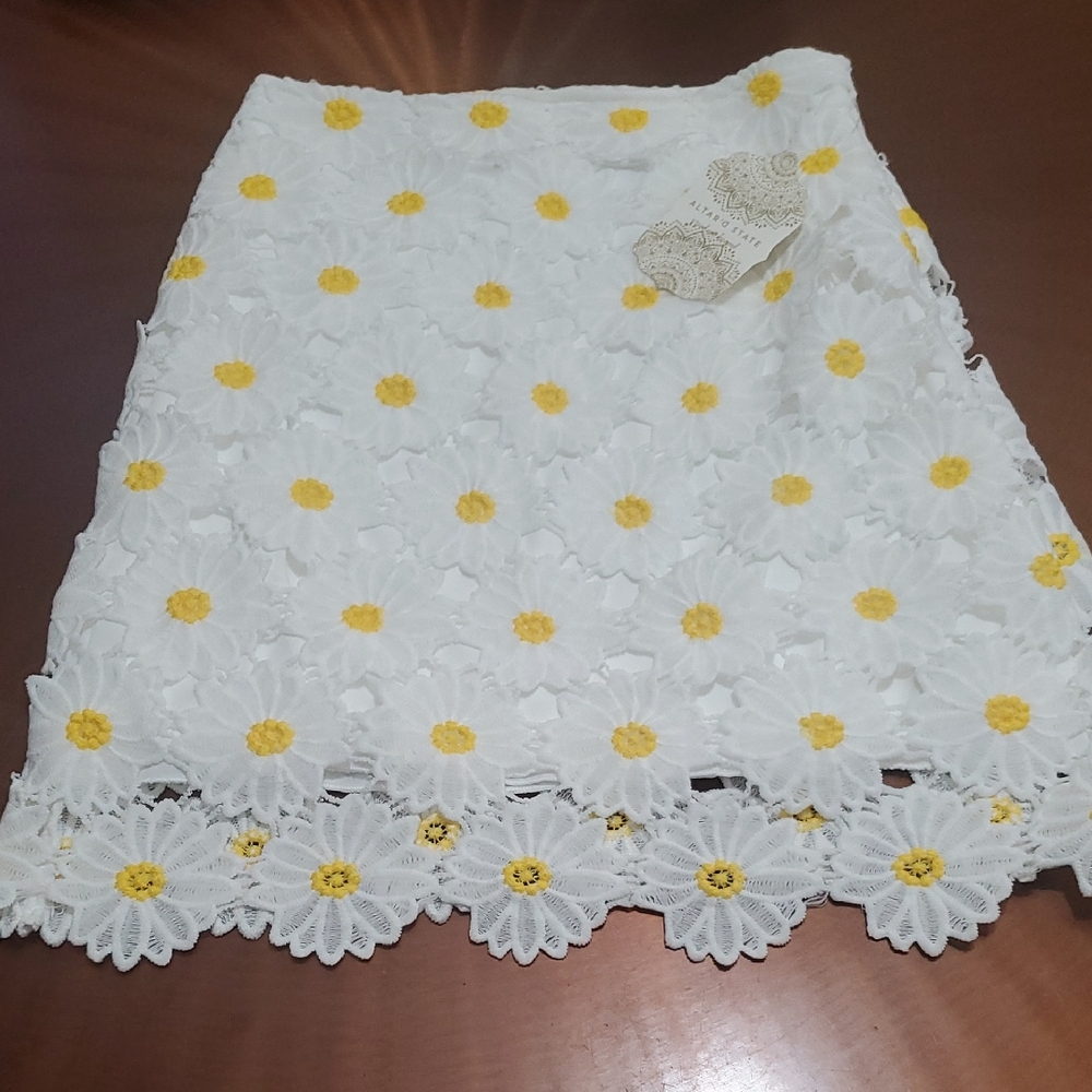 White & Yellow Daisy Lace Mini Skirt So  Cute